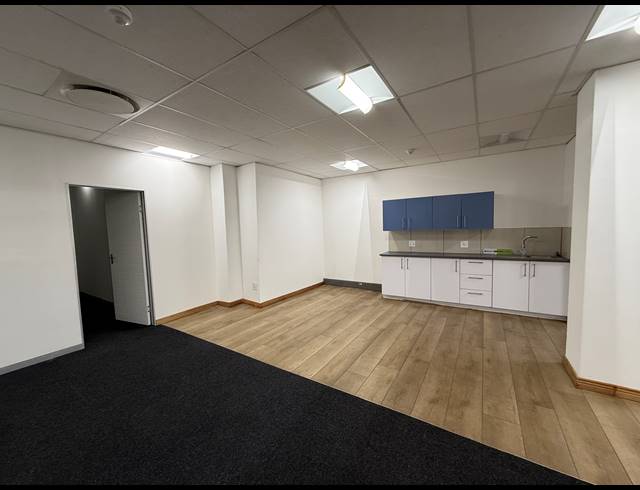 589M² OFFICE TO LET IN PARKTOWN